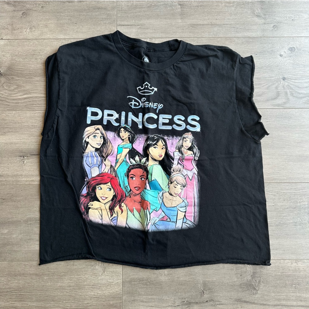 Used Condition - Disney Princess t-shirt - size XL